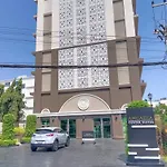Arcadia Center Suites