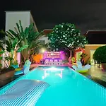 Rosewood Pool 1 โรงแรม *
