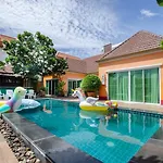 Rosewood Pool 1 โรงแรม Pattaya
