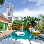 Rosewood Pool 1 โรงแรม *
