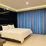 Grand Avenue Condo By Bormon