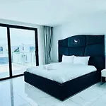 Xhs Holiday Villa