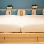 Me U Hotel 2*