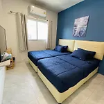 Blue Whale Hostel & Cafe