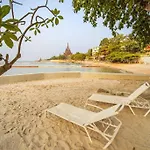 Sea View Apartment On The Beach