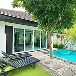 Palm Oasis Beautiful 2 Bedroom Pool Villa Jomtien