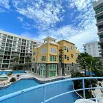 Arcadia Continental Comfort Room