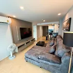 อพาร์ทเม้น Large Luxury - Centre - Centara Avenue, Pool View - 805 Pattaya