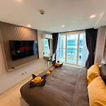 อพาร์ทเม้น Large Luxury - Centre - Centara Avenue, Pool View - 805