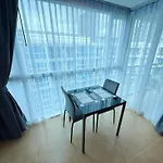 อพาร์ทเม้น Large Luxury - Centre - Centara Avenue, Pool View - 805