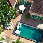 The Ace 6 Bedroom 6 Bathroom Villa With Free Bills