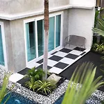 Majestic Pool * Pattaya