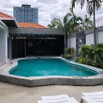 Majestic Pool วิลล่า