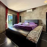 Pool 15 Nearby Walking Street Villa *
