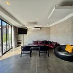 Pool 15 Nearby Walking Street Villa Pattaya