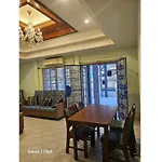 Room In Guest Room - Chambre 2 Dans Une Superbe Maison En Centre Ville Exceptionne