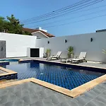 Pool 427 Nearby Walking Street Pattaya