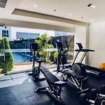 เวทย์​มนต์​กัญชาไทย​ จาก​ ฟาร์ม​สุรินทร์​