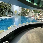 Stylish Apartment - Ultra-Fast Fiber Internet, Pool, Sauna, Gym, Smart Tv, Guest Friendly