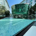 Stylish - Ultra-fast Fiber Internet, Pool, Sauna, Gym, Smart Tv, Guest Friendly อพาร์ทเม้น