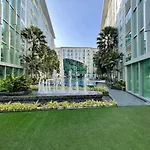 Stylish Apartment - Ultra-Fast Fiber Internet, Pool, Sauna, Gym, Smart Tv, Guest Friendly