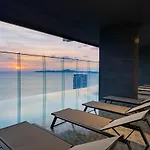 New! The Panora 1br King Seaview Penthouse อพาร์ทเม้น Pattaya