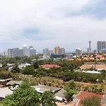 อพาร์ทเม้น Supalai Mare 1-bedroom With Balcony & Sea View Pattaya