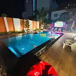 The Ace 6 Bedroom 6 Bathroom Villa With Free Bills
