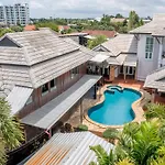 Luxury Iconic Royal Boat Pool Villa North Pattaya