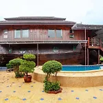 Luxury Iconic Royal Boat Pool Villa North Pattaya