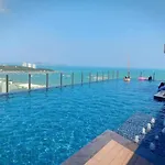 The Base Sea View Apartment *