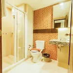 โรงแรม Tycoon Holiday Hotel