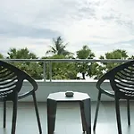 บาบูน่าบีชฟรอนท์ลิฟวิ่ง 3* Pattaya