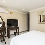 เดอะ แอมเบียนซ์ โฮเทล โรงแรม 3*