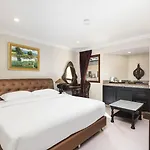 โรงแรม เดอะ แอมเบียนซ์ โฮเทล