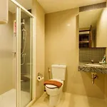 Tycoon Holiday Hotel โรงแรม *