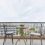 โรงแรม Tycoon Holiday Hotel