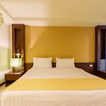 โรงแรม Tycoon Holiday Hotel *