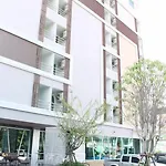 โรงแรม Chariot
