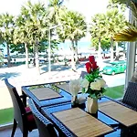 The Beach Front Resort, Pattaya