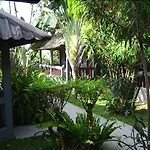 Let\'S Hyde Pattaya Resort & Villas - Pool Cabanas