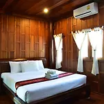 Hotel At 3*