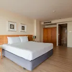 โรงแรม Sandy Spring 3*