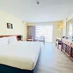 โรงแรม Sandy Spring 3*