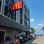 โรงแรม Pj & Bar