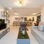 Heart Pool Villa Pattaya