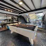 Saga Pool House 5br, 200m From *