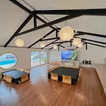 Saga Pool House 5br, 200m From Villa *