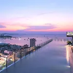 Sea View Condo 29F Central Pattaya & Rooftop Pool