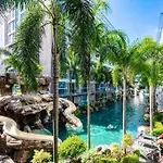 Large Luxury - Centre - Centara Avenue, Pool View - 805 * Pattaya